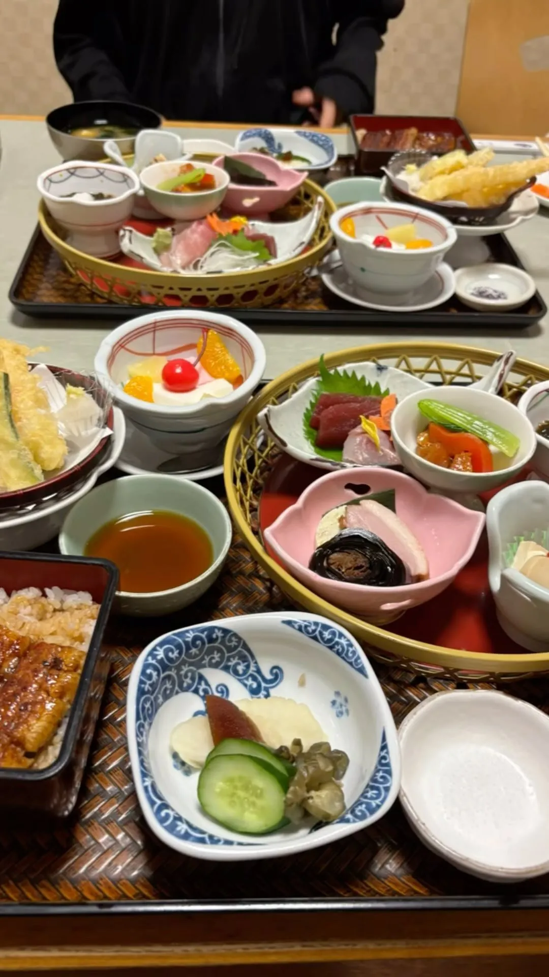 21歳のフロントが定年退職ってことで、うまいもん食わせてやる...