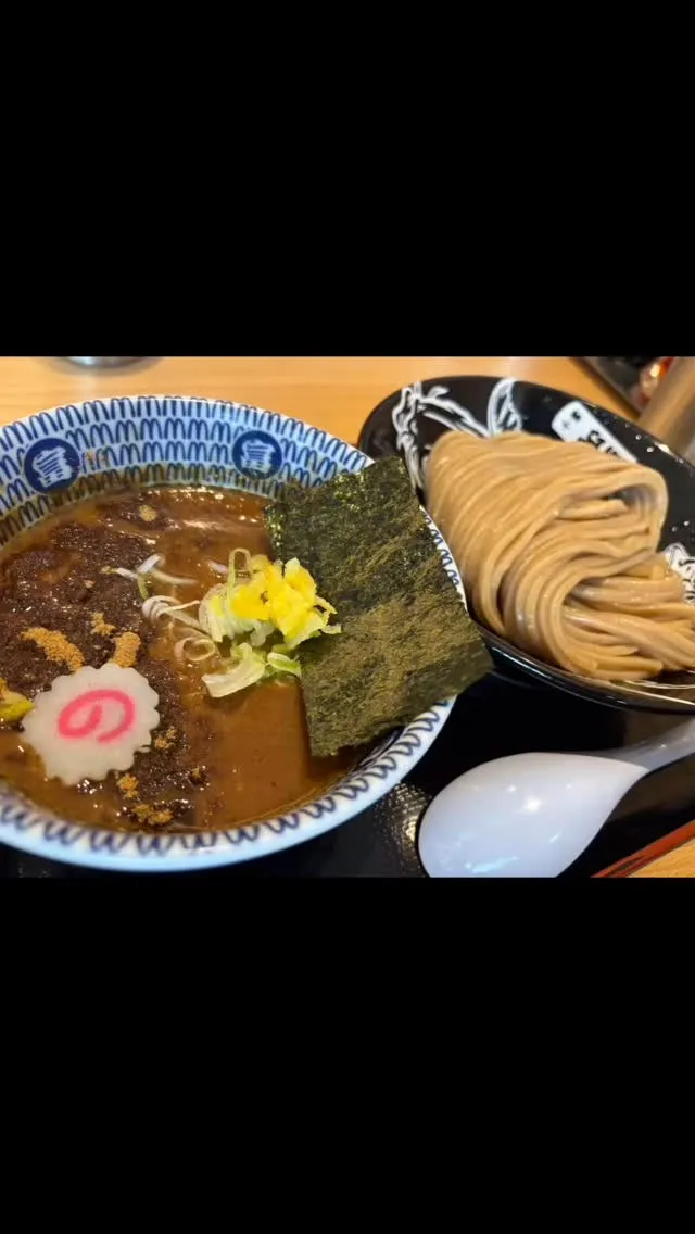 遅い昼食を富田食堂さんの特製つけ麺で。