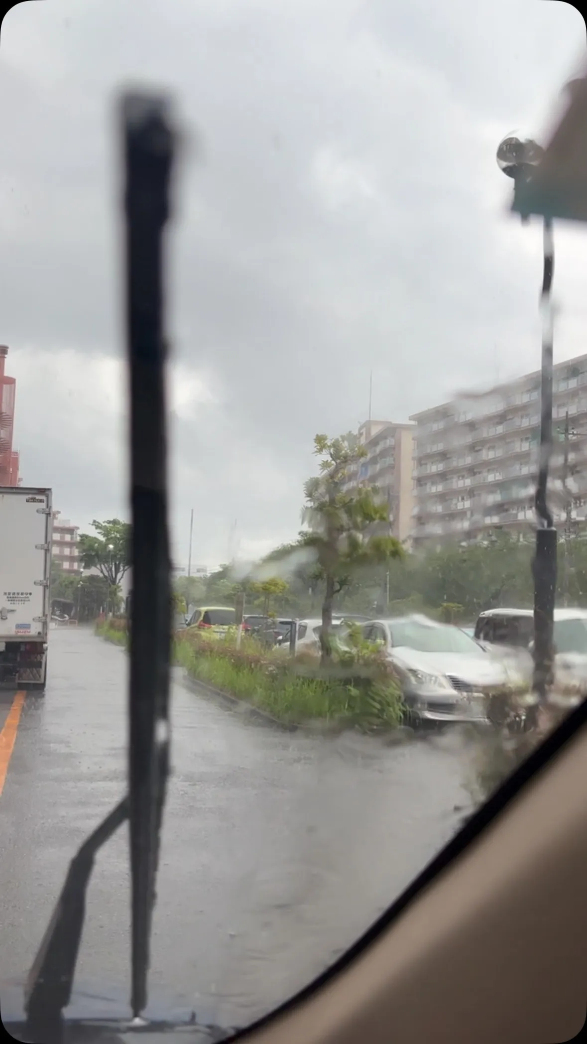 千葉市も滝のような雨が降り出しました。