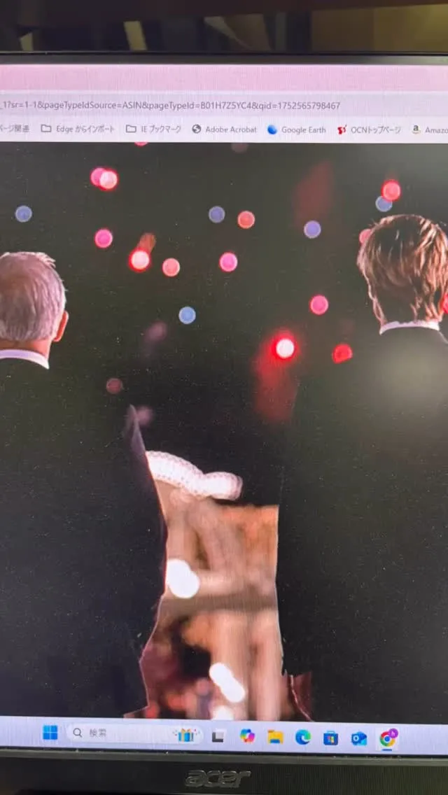 久しぶりに長くフロントやってるので映画観ながらやってます。