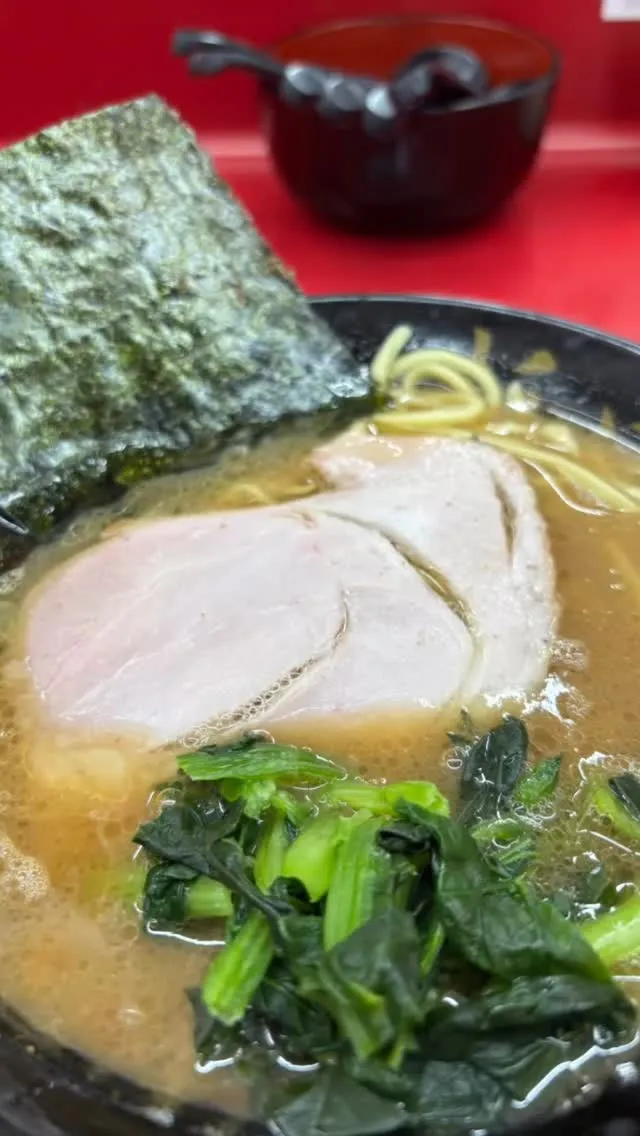 昨日は杉田家さん行ったけど隣の1人で来てる女性客が白いブラウ...