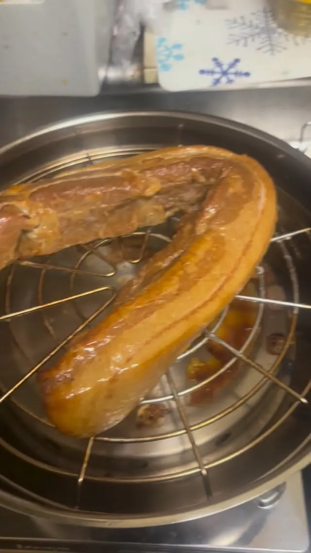 自家製ベーコンと、プランターのイタリアンパセリ伸びてきたので...